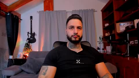 Snapshot of max_dic1 chatting on December 21, 2:58 pm max D. online show from December 21, 2:58 pm