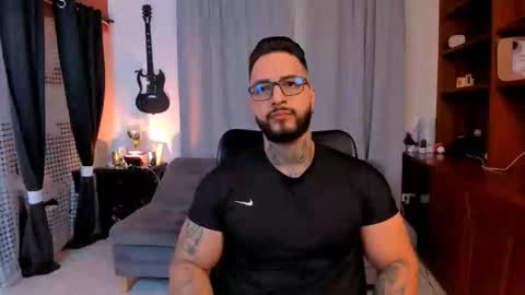 Snapshot of max_dic1 chatting on March 7, 2:01 pm max D. online show from March 7, 2:01 pm