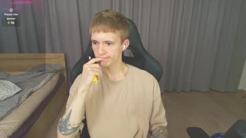 Max Gen with tats 24years  And Ethan without tats 20 years online show from February 10, 5:09 pm