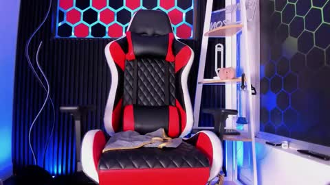 Max online show from March 28, 8:36 am