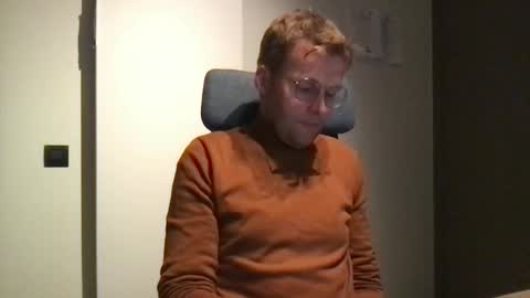 Max take off clothes online show from January 5, 6:55 pm