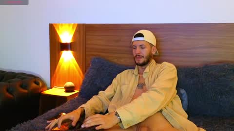 Max Taylor online show from March 1, 2:48 am