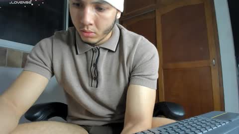 max_valiant1 online show from January 7, 2:16 am