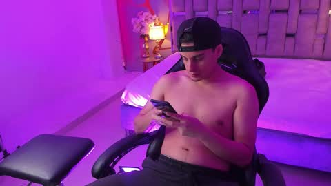 Maximiliano online show from November 18, 9:28 pm