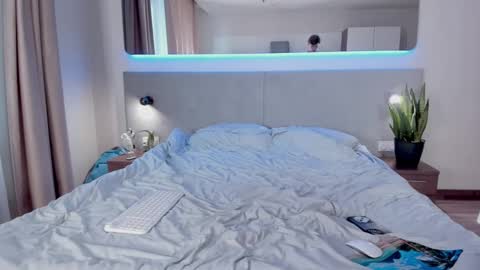 maxim burn online show from March 3, 1:15 pm