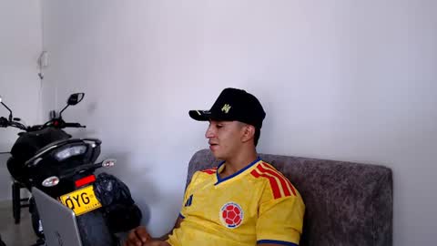 Maximo Sebastian online show from June 23, 9:40 pm