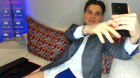 Max online show from February 26, 11:24 pm