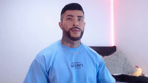 Independent Model online show from October 28, 4:37 am