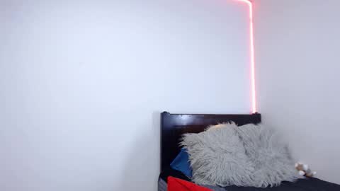 Independent Model online show from September 10, 3:16 am