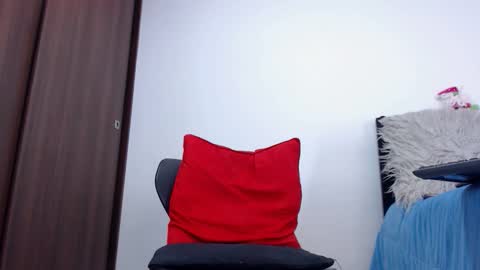 Independent Model online show from December 4, 4:52 am