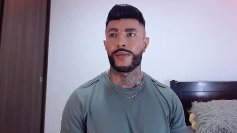 Independent Model online show from October 20, 5:44 am