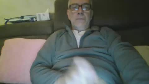 Snapshot of maxou569 chatting on March 6, 7:47 am maxou569 online show from March 6, 7:47 am