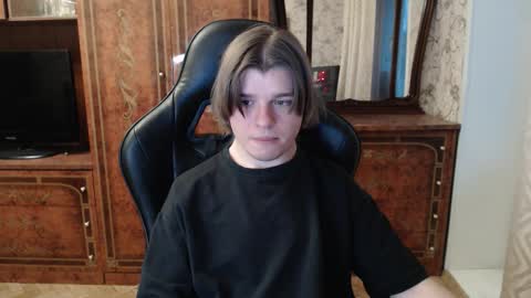 Max online show from December 1, 1:14 pm