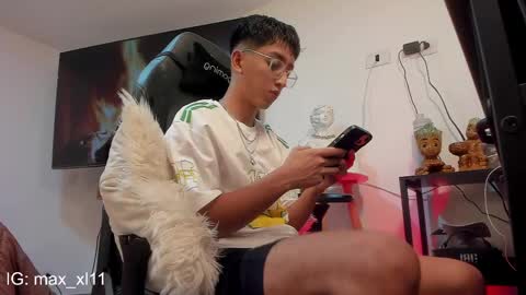 maxx_cortes online show from May 3, 3:31 am