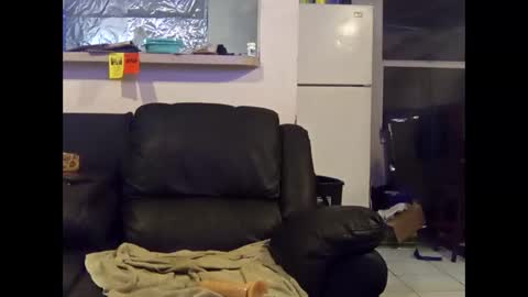 meaderd740870 online show from March 27, 3:43 am