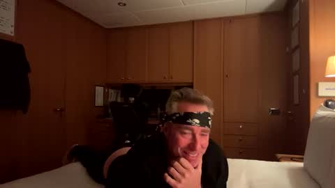 Meau Lest online show from October 31, 11:08 pm