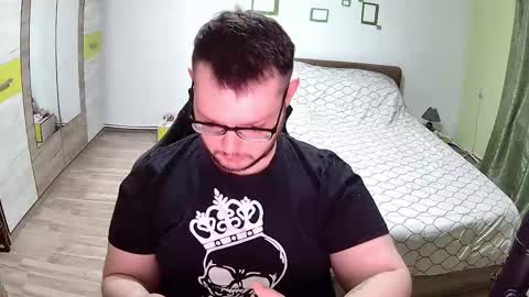 King and Queen online show from April 22, 6:45 pm