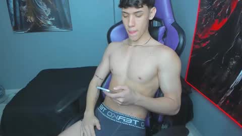 Snapshot of michael_twink18 chatting on October 24, 4:14 am Michael online show from October 24, 4:14 am