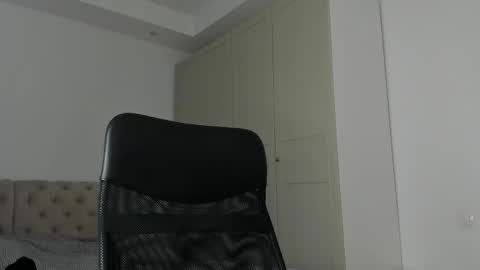 MichaelEvansx online show from April 16, 9:39 pm