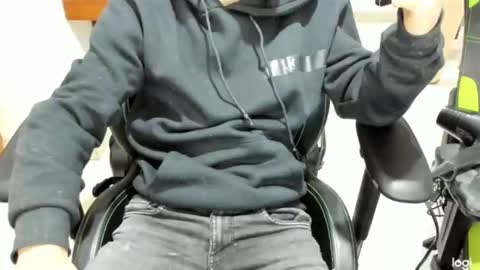 microfama00 online show from February 9, 7:24 am