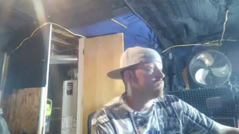 Snapshot of midtownhustler chatting on September 23, 12:04 pm midtownhustler online show from September 23, 12:04 pm