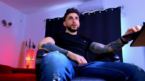 MightyAaron online show from April 1, 1:24 pm