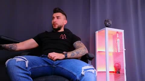 MightyAaron online show from February 25, 7:09 am