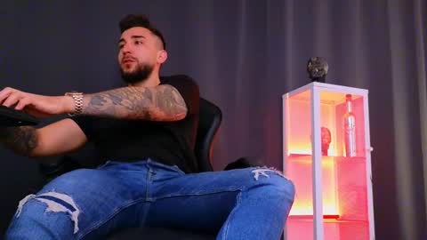 MightyAaron online show from January 30, 7:39 am