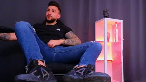 MightyAaron online show from February 1, 3:52 am