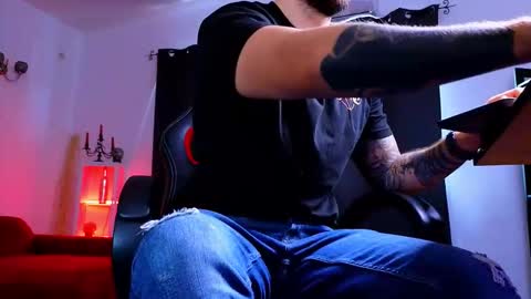 MightyAaron online show from October 18, 7:24 am