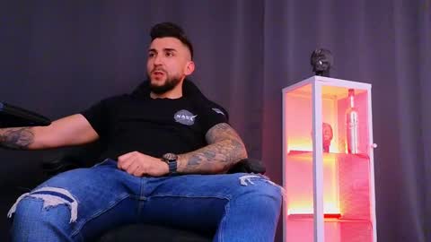 MightyAaron online show from February 8, 6:01 pm