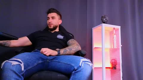 MightyAaron online show from March 5, 4:35 pm