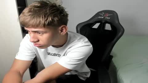 Miguel Hernandez online show from October 8, 6:56 pm