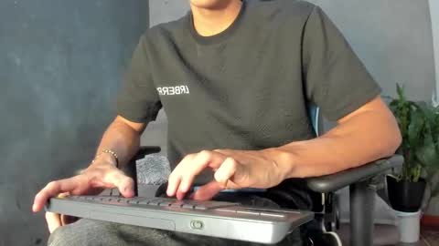 Miguel Hernandez online show from March 1, 9:37 pm