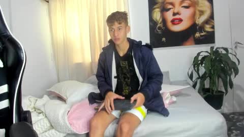 Miguel Hernandez online show from December 9, 1:04 pm