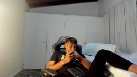 Miguel Hernandez online show from March 11, 9:04 pm