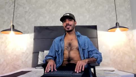 miguelsanfrancisco online show from October 18, 2:44 pm