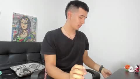 mike3xxx online show from November 19, 11:04 pm