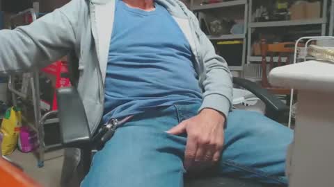 Snapshot of mike694fun chatting on December 8, 10:03 pm mike694fun online show from December 8, 10:03 pm