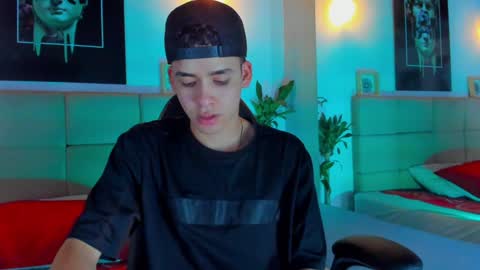 Mike 0233 online show from December 3, 4:02 am