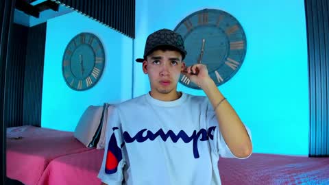 Mike 0233 online show from February 2, 3:43 am