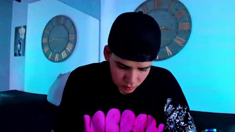 Mike 0233 online show from December 12, 3:43 am