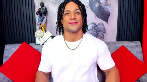 Snapshot of mike_estevess chatting on October 10, 7:35 am   online show from October 10, 7:35 am
