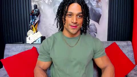Snapshot of mike_estevess chatting on October 2, 9:24 am   online show from October 2, 9:24 am