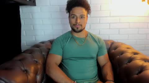Snapshot of mike_estevess chatting on March 9, 9:46 pm   online show from March 9, 9:46 pm