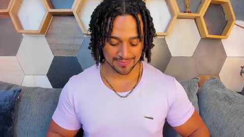 Snapshot of mike_estevess chatting on February 14, 3:11 am   online show from February 14, 3:11 am
