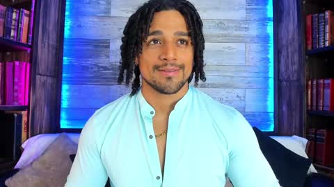 Snapshot of mike_estevess chatting on January 25, 11:32 pm   online show from January 25, 11:32 pm