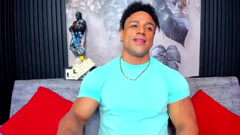 Snapshot of mike_estevess chatting on September 18, 6:15 am   online show from September 18, 6:15 am