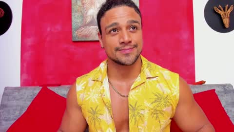 Snapshot of mike_estevess chatting on December 26, 2:05 pm   online show from December 26, 2:05 pm