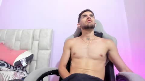 mikebradley15 online show from April 20, 9:28 pm